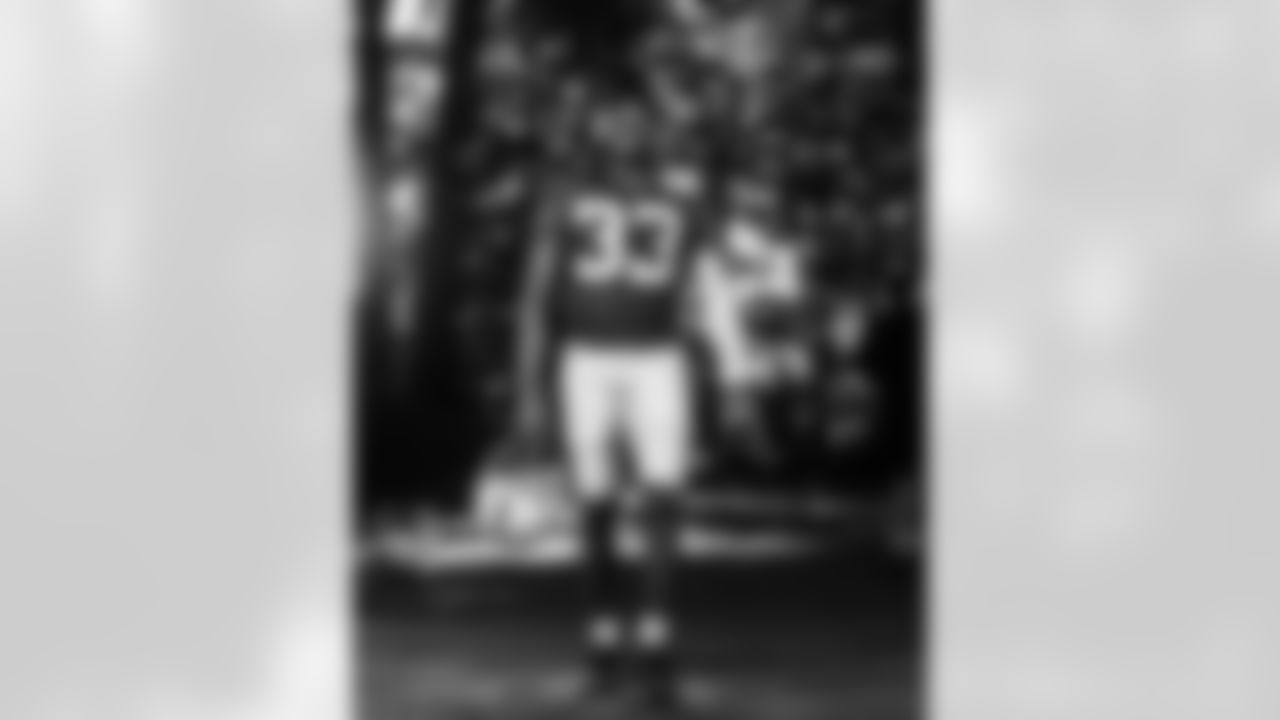 CB Samuel Womack III #33