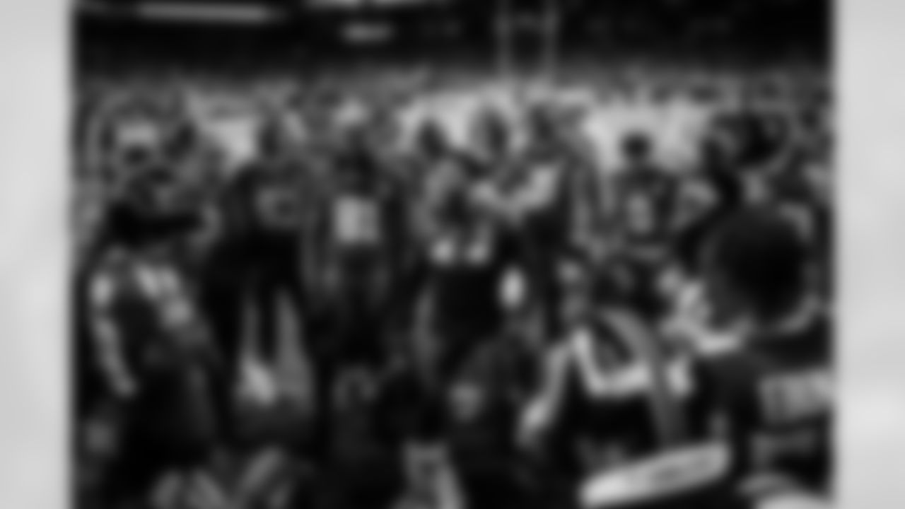 LB Zaire Franklin #44