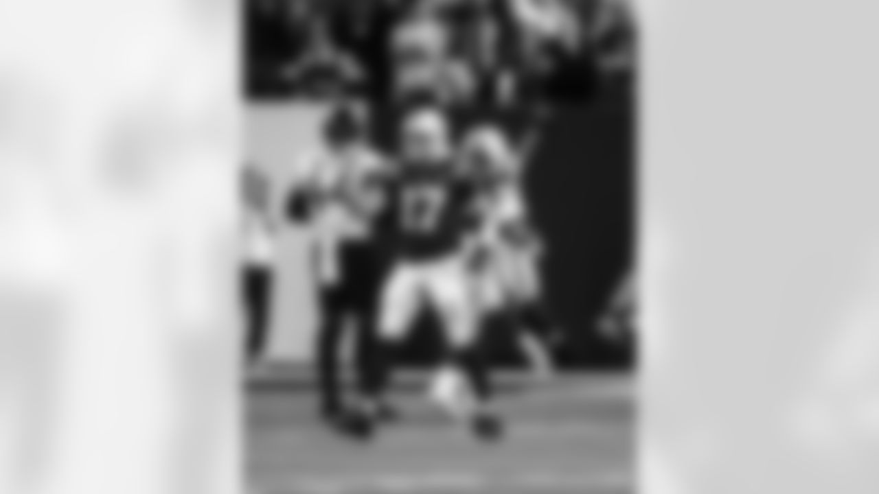 QB Philip Rivers #17