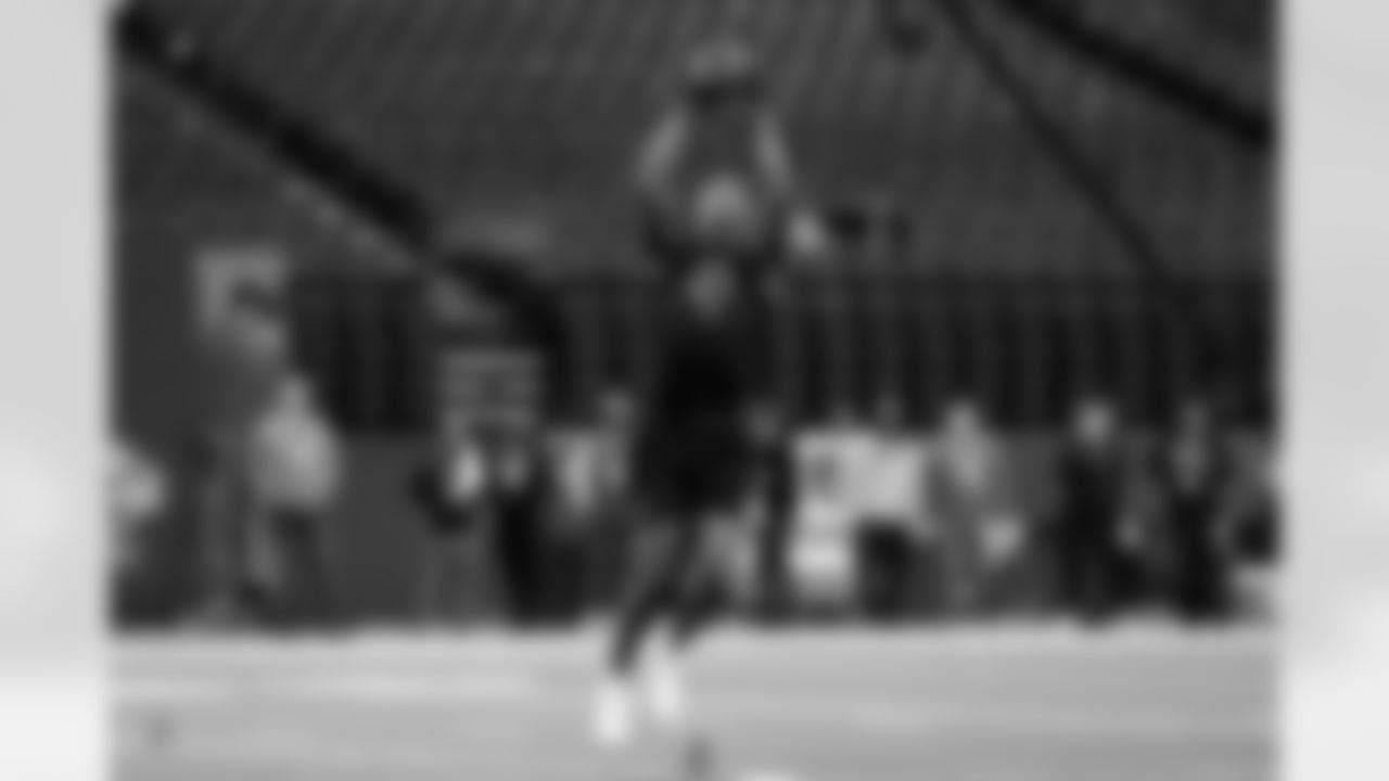 Washington defensive back Ephesians Prysock (27) participates in a drill during the 2026 NFL Scouting Combine on Friday, February 27, 2026 in Indianapolis, Indiana. (Lauren Leigh Bacho/NFL)