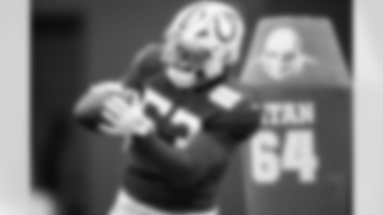 LB Jaylon Carlies #57