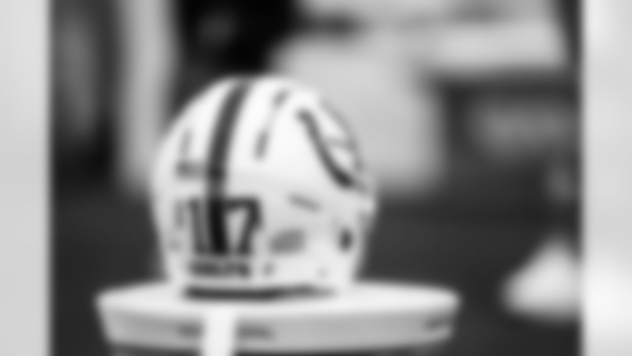 QB Daniel Jones #17
