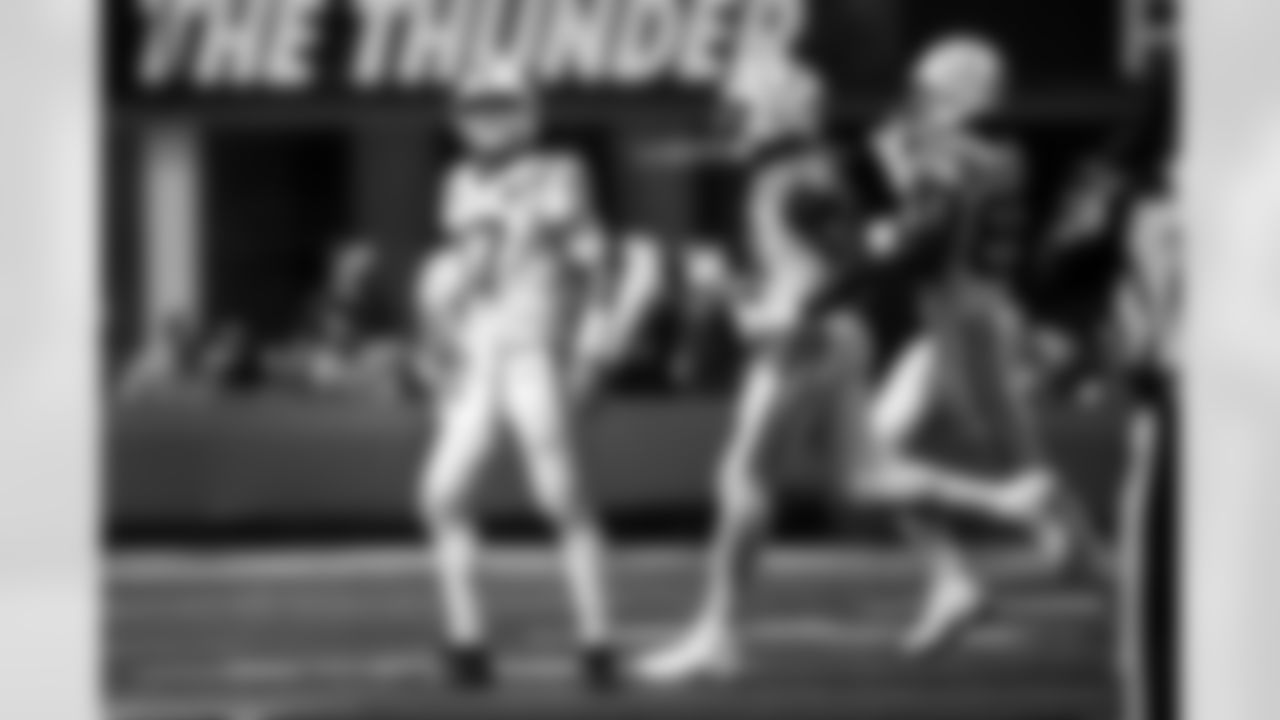 QB Daniel Jones #17, TE Mo Alie-Cox #81 and TE Drew Ogletree #85