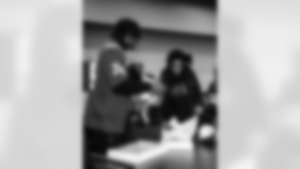 DE Durell Nchami #74