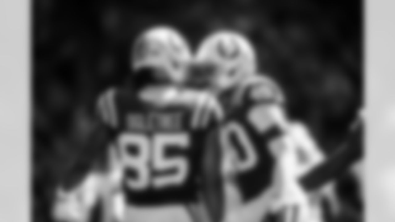 TE Drew Ogletree #85 and CB Jaylon Jones #40