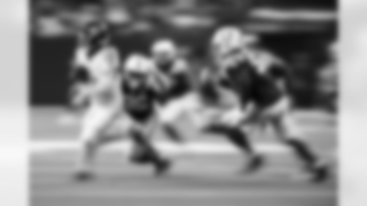 DT Adetomiwa Adebawore #95 and DE J.T. Tuimoloau #91