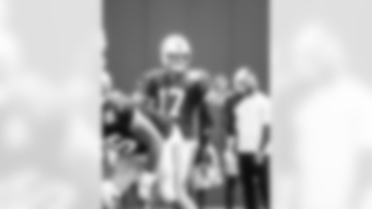 QB Daniel Jones #17