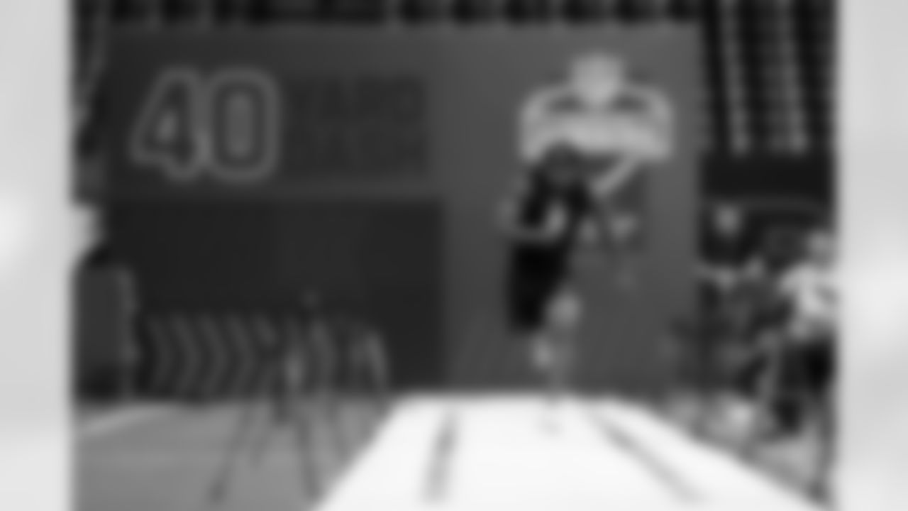 Pittsburgh linebacker Kyle Louis (16) runs the 40-yard dash during the 2026 NFL Scouting Combine on Thursday, February 26, 2026 in Indianapolis, Indiana. (Lauren Leigh Bacho/NFL)