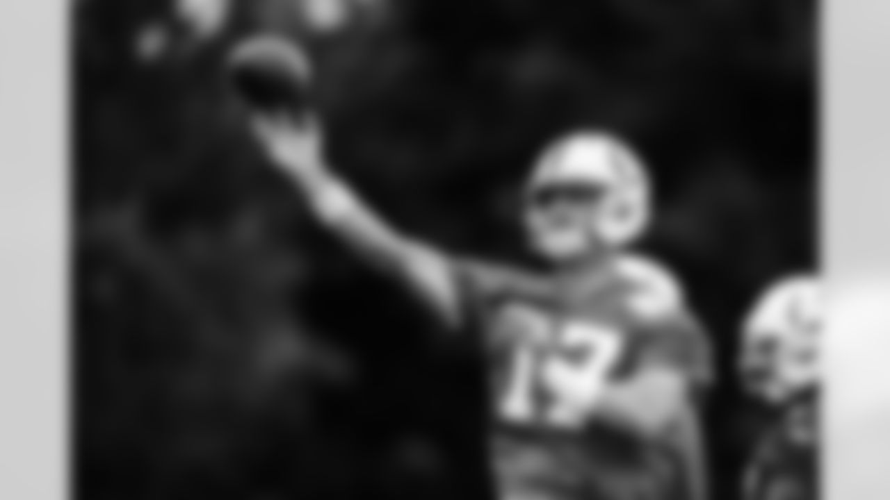 QB Daniel Jones #17