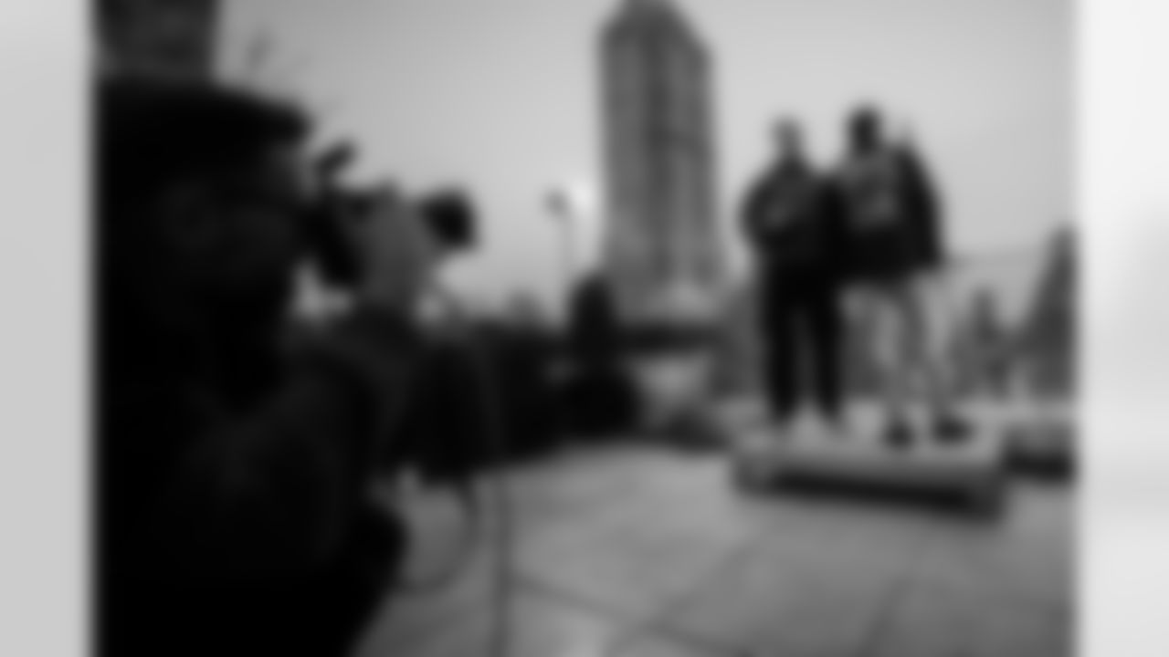 Matt Bowen - Creative Director of Photographic Services, TE Will Mallory #86 and CB Jaylon Jones #40