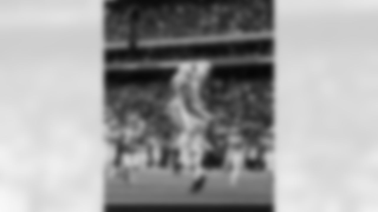 WR Alec Pierce #14 and QB Riley Leonard #15