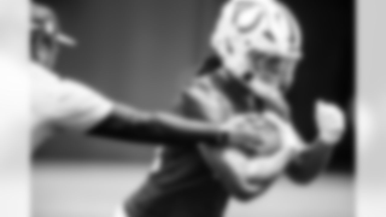 DE Isaiah Land #55