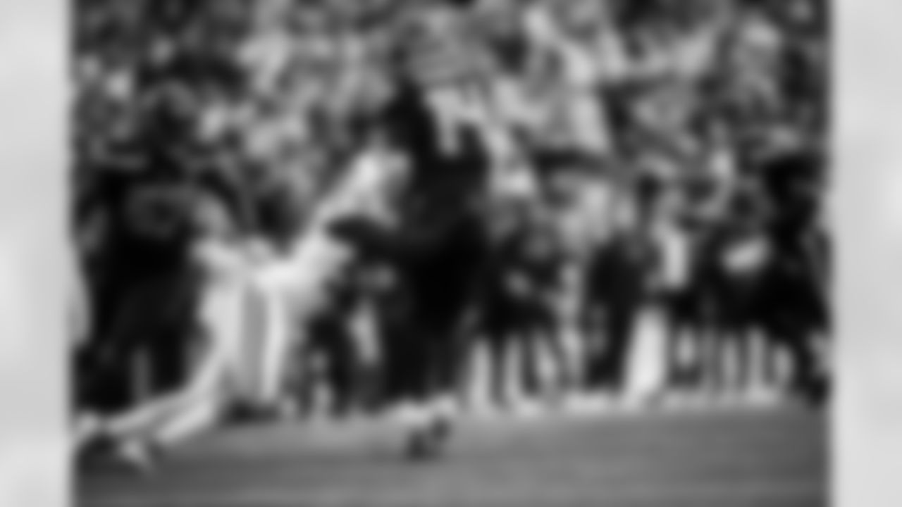 DE Samson Ebukam #52