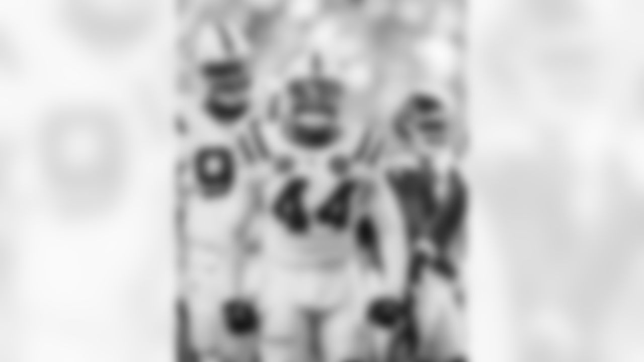 LB Zaire Franklin #44