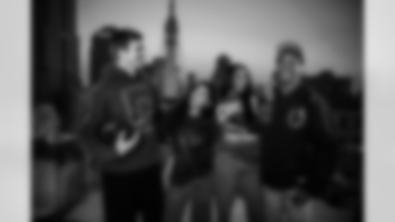 86 TE Will Mallory, 40 CB Jaylon Jones