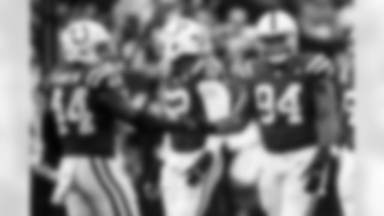 LB Zaire Franklin #44 and DE Tyquan Lewis #94