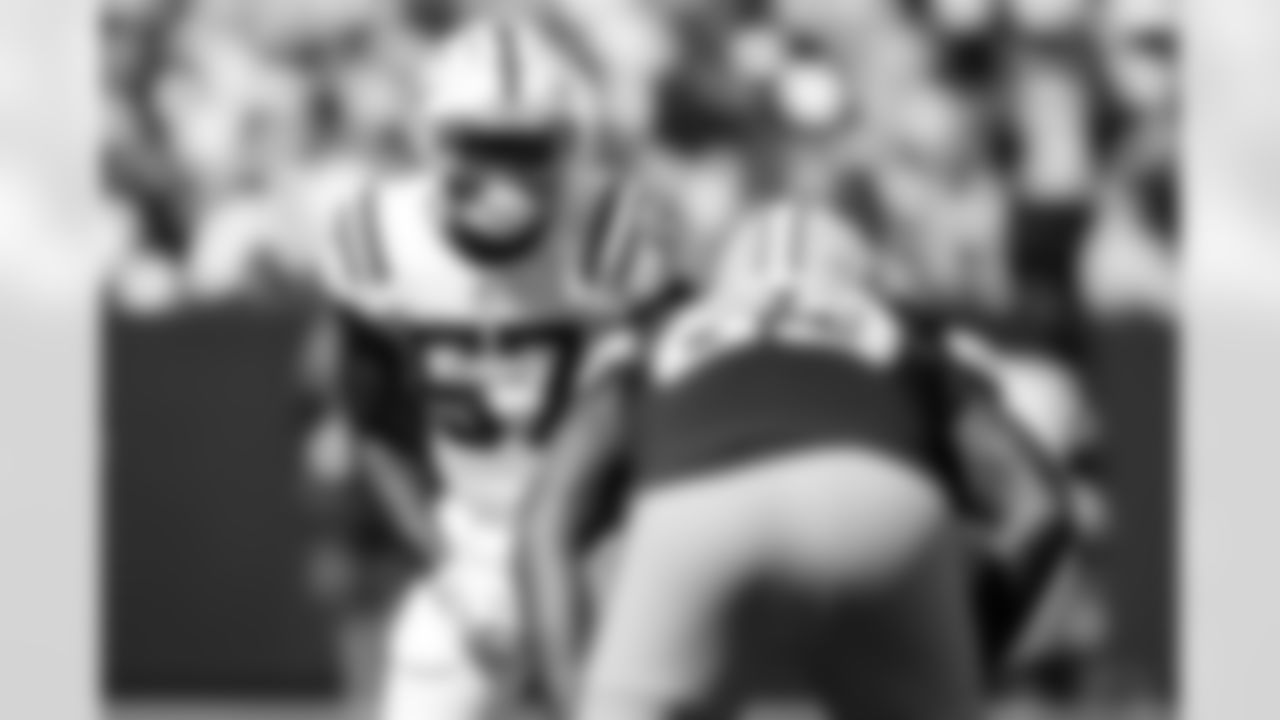 LB Jaylon Carlies #57