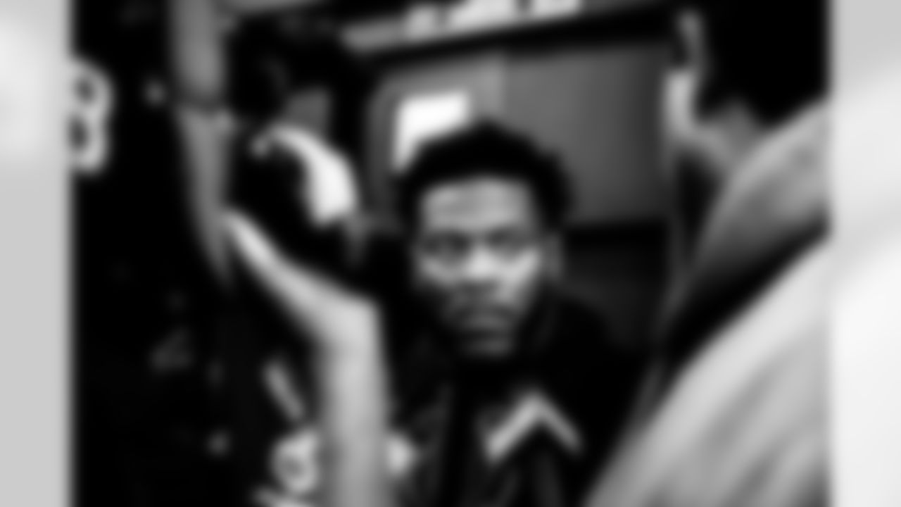 LB Zaire Franklin #44