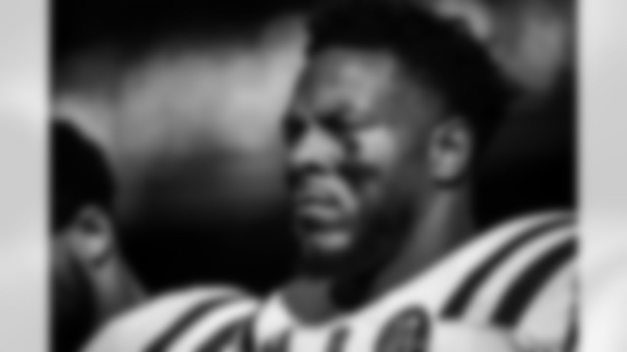 LB Zaire Franklin #44