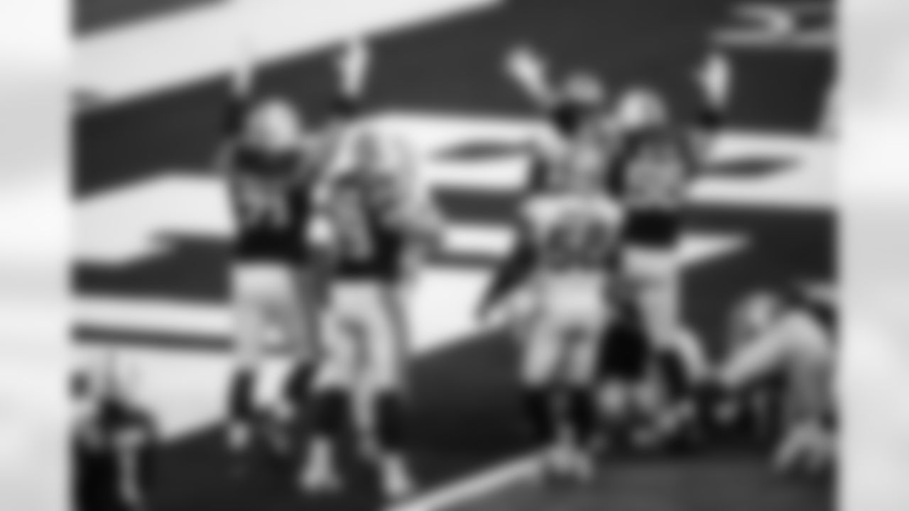 G Matt Goncalves #71, T Bernhard Raimann #79 and G Quenton Nelson #56
