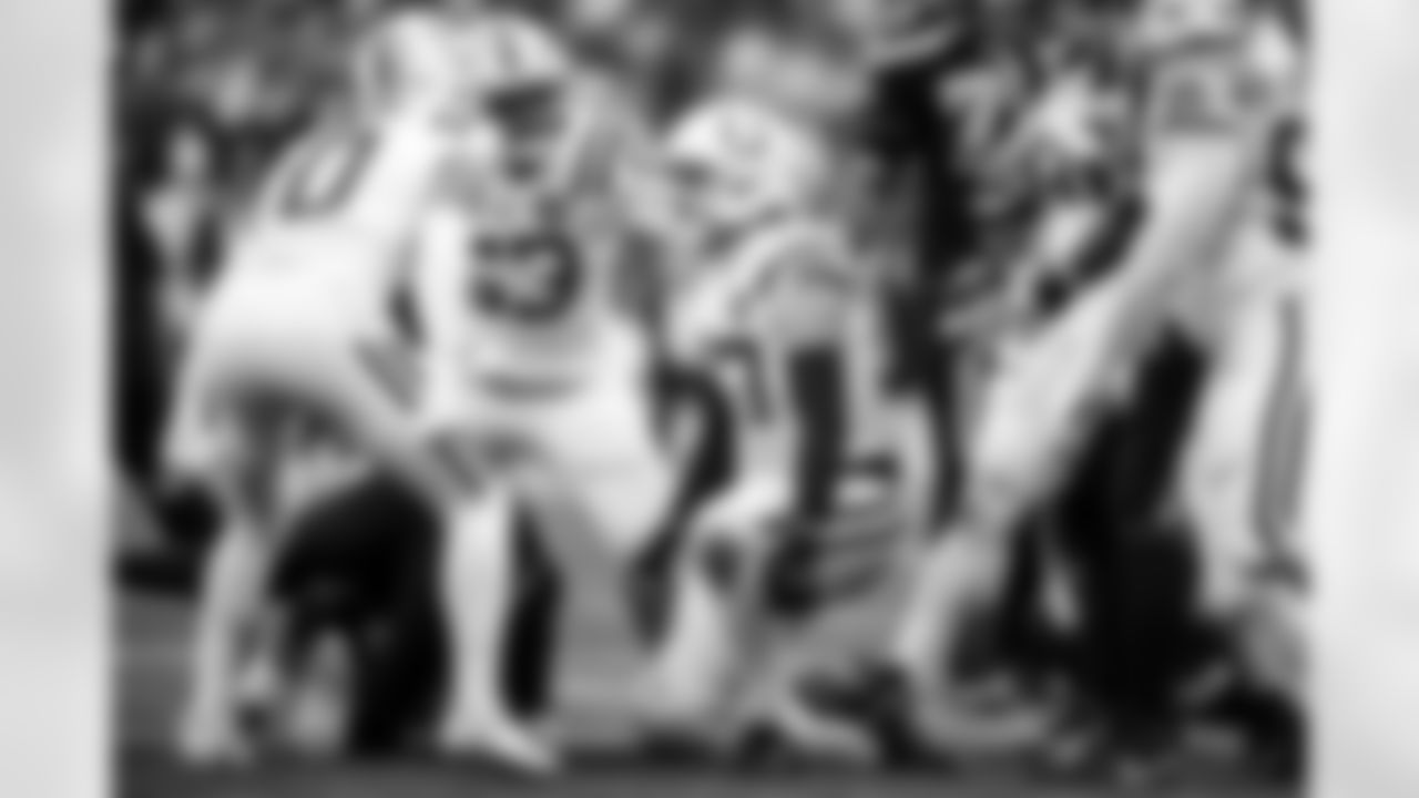 S Camryn Bynum #0, LB Germaine Pratt #53 and DE Laiatu Latu #97