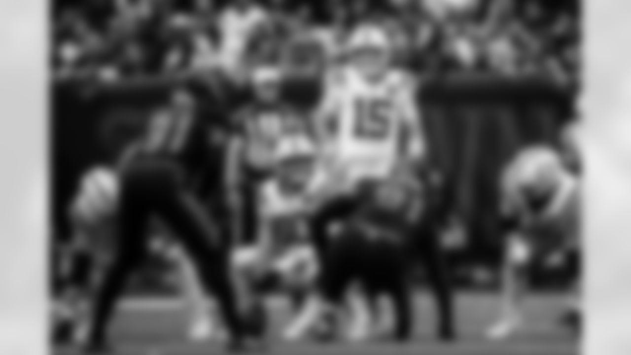 G Tanor Bortolini #60 and QB Riley Leonard #15