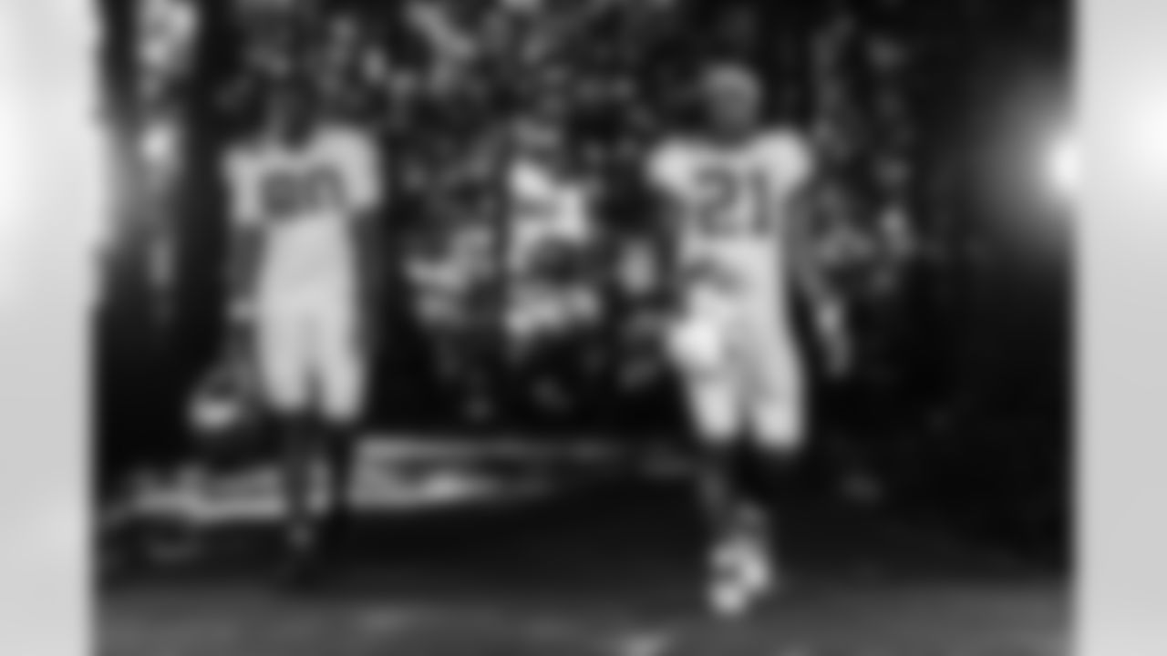TE Jelani Woods #80 and RB DJ Giddens #21