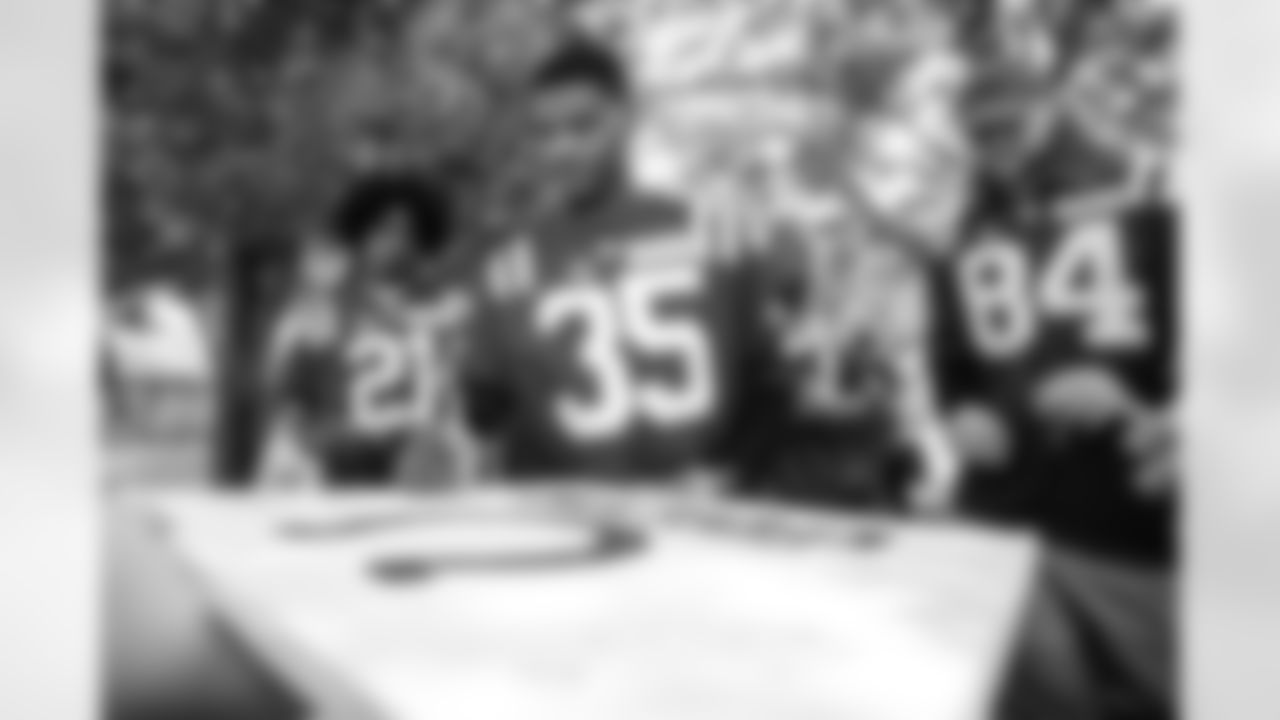 RB DJ Giddens #21, CB Johnathan Edwards #35, CB Jonathan Edwards #35 and TE Tyler Warren #84