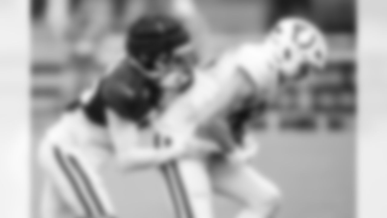 S Rodney Thomas II #25 and TE Will Mallory #86