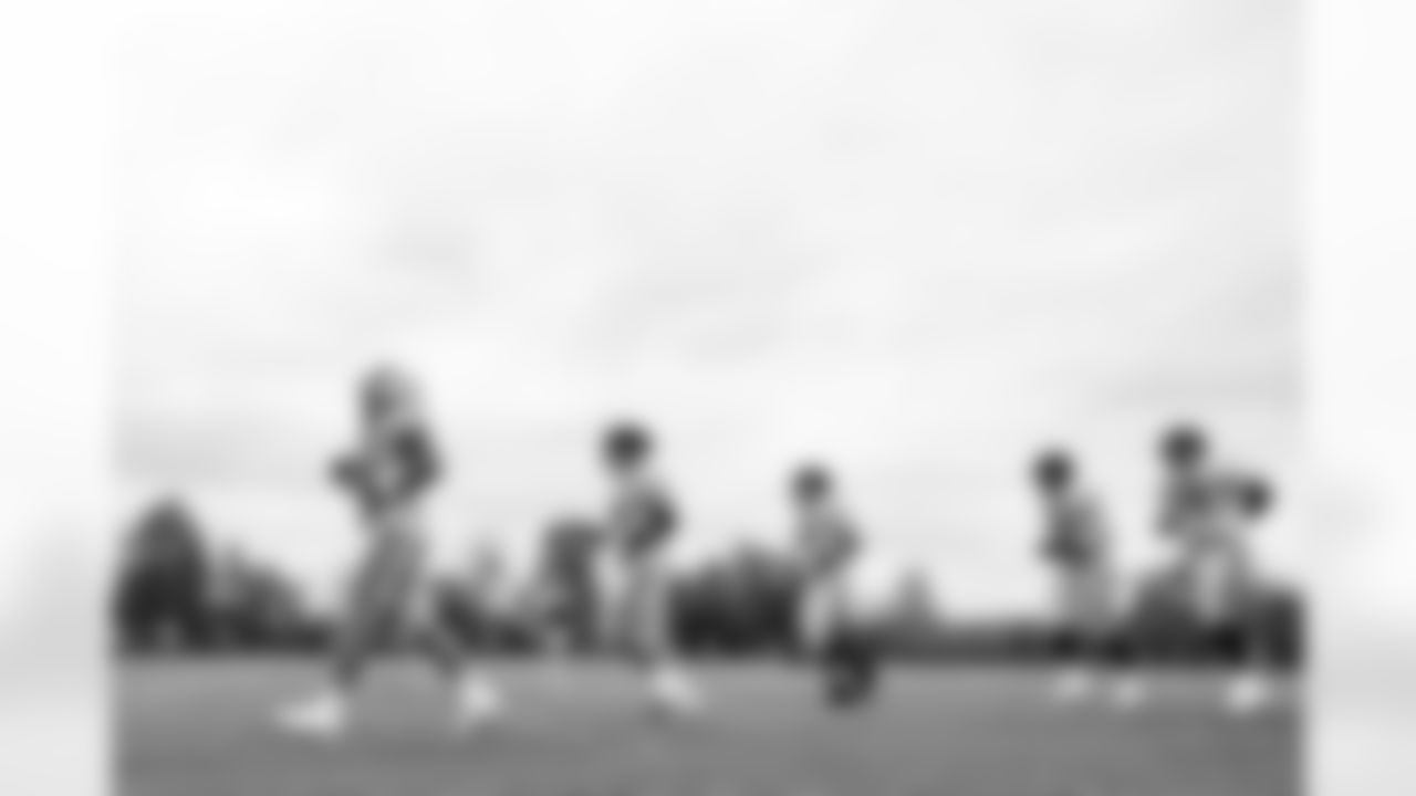 T Luke Tenuta #67, G Quenton Nelson #56 and T Jalen Travis #75