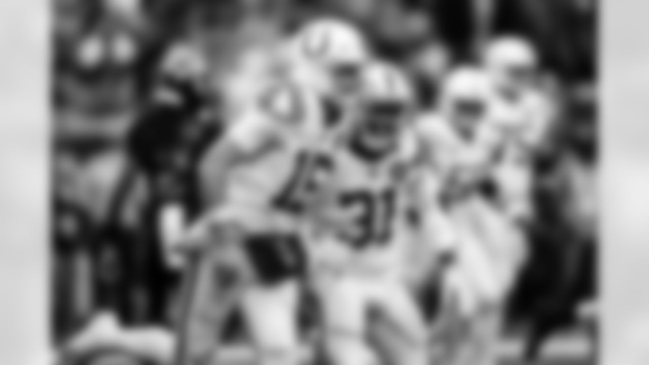 QB Riley Leonard #15 and RB Tyler Goodson #31