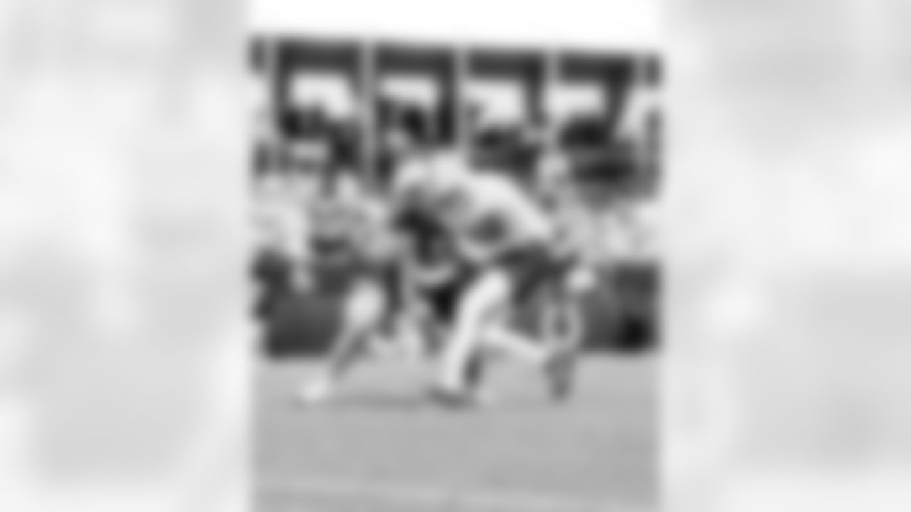 S Hunter Wohler #30, 86 TE Will Mallory