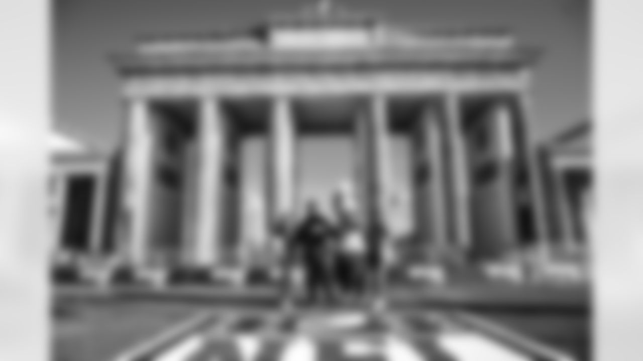 Cierra B., Edgerrin James and Sydney V.