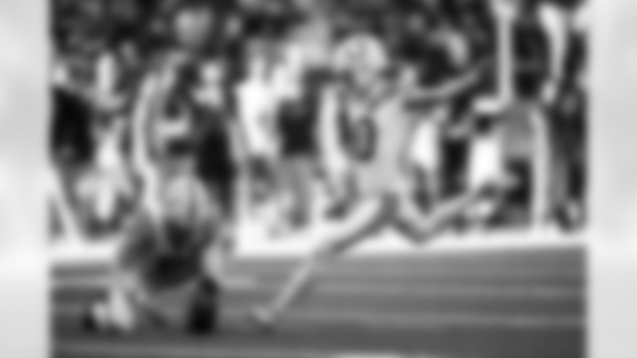 P Rigoberto Sanchez #8 and K Blake Grupe #10