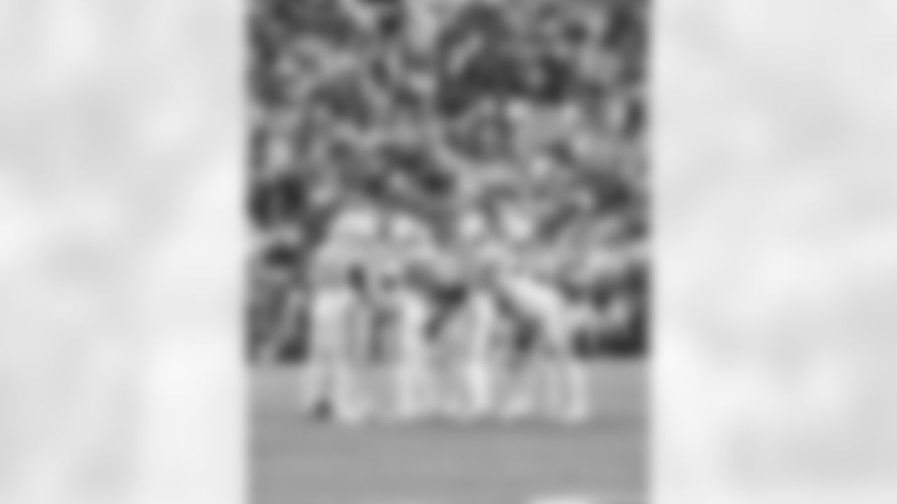 C Tanor Bortolini #60, G Quenton Nelson #56 and G Matt Goncalves #71