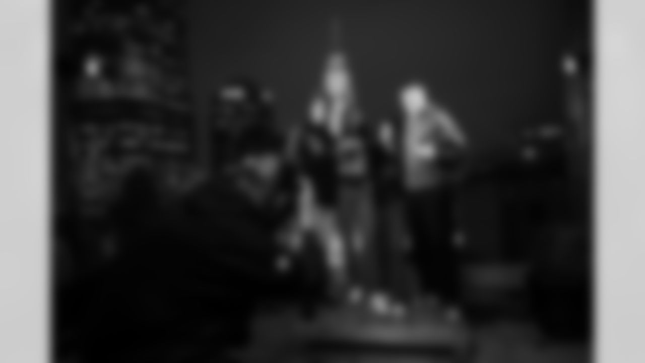 CB Jaylon Jones #40 and TE Will Mallory #86