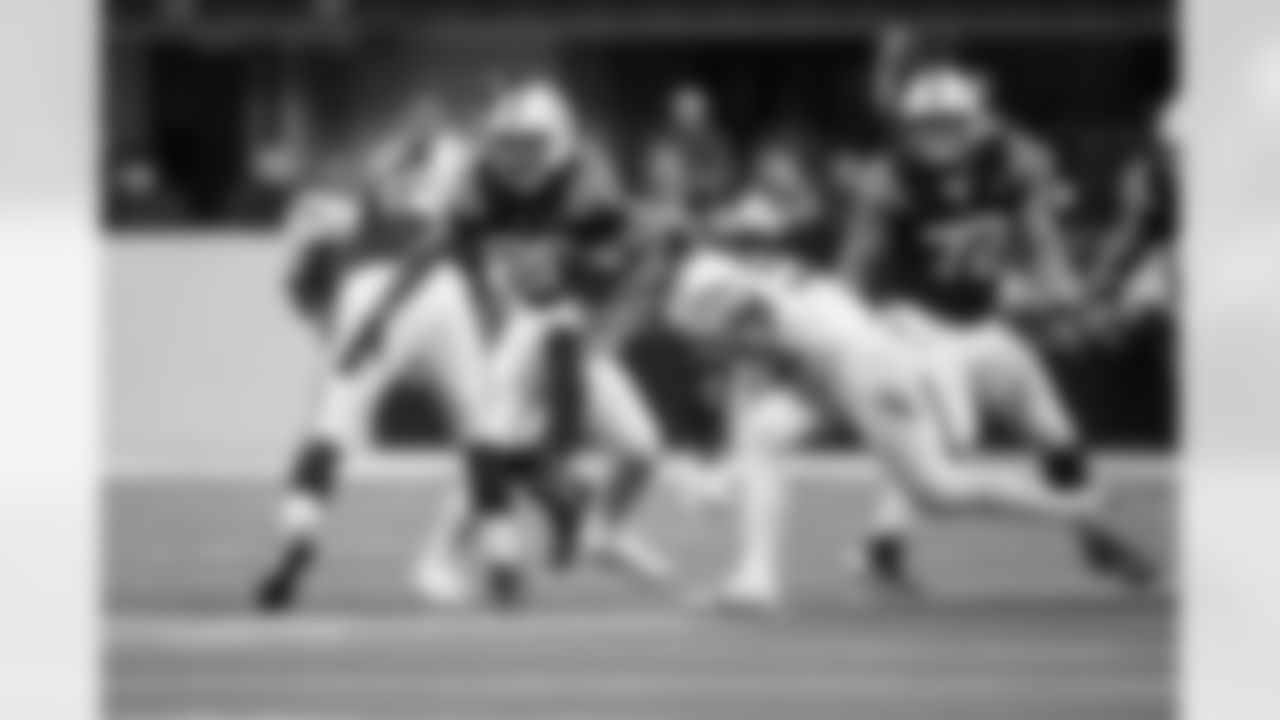 RB Jonathan Taylor #28 and T Braden Smith #72