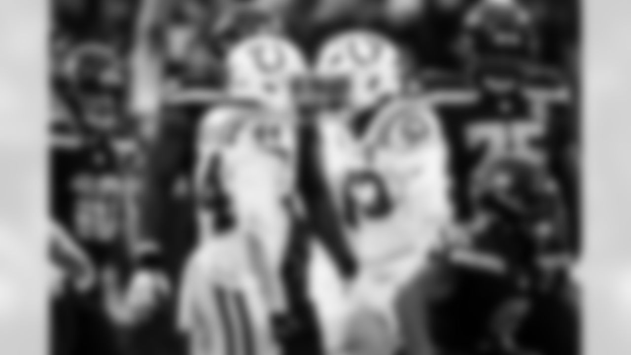 LB Zaire Franklin #44 and LB Germaine Pratt #53