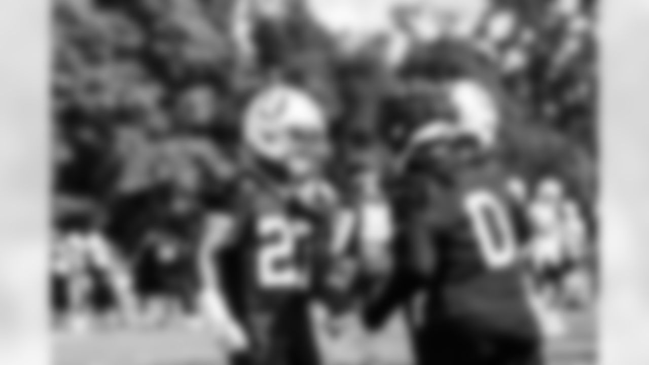 CB Justin Walley #27 and S Camryn Bynum #0