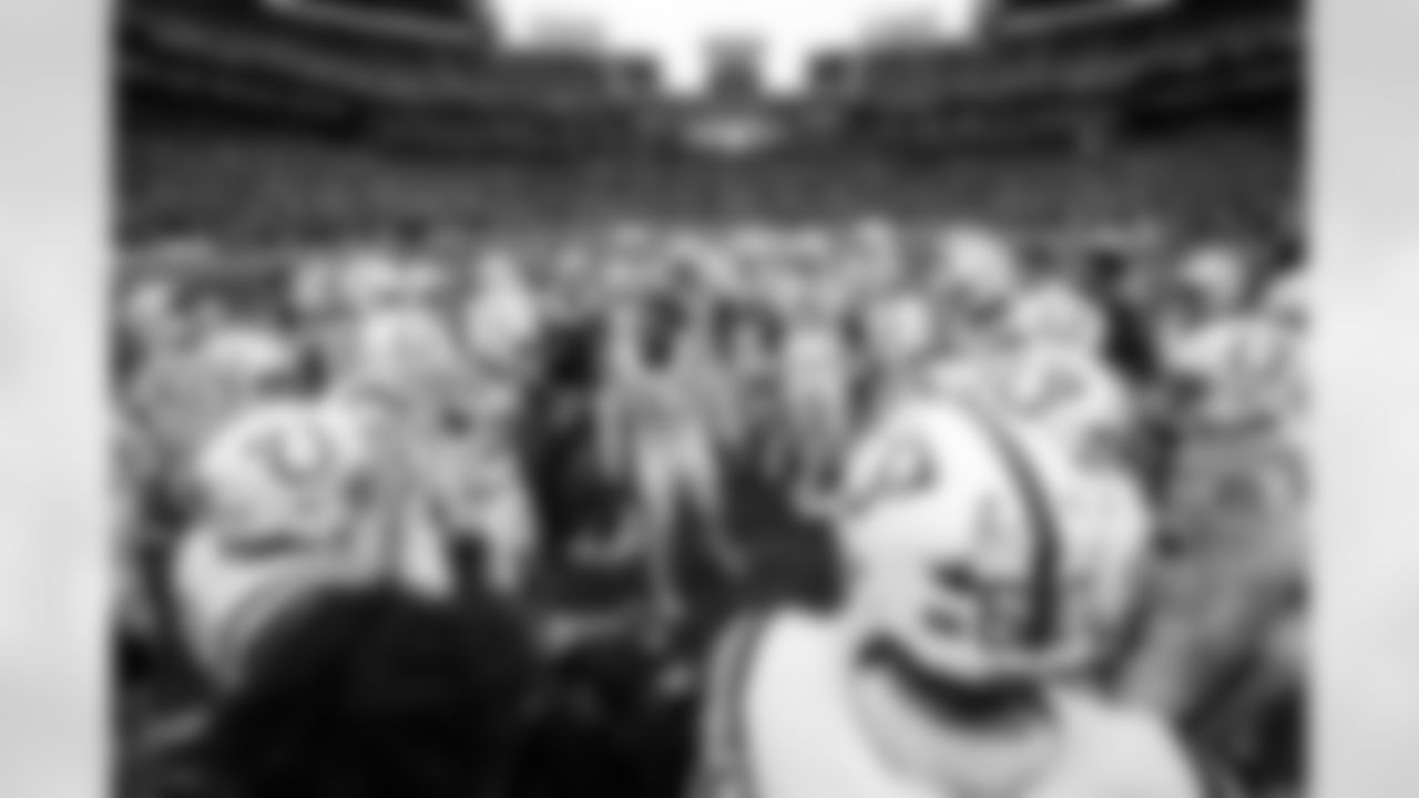 LB Zaire Franklin #44