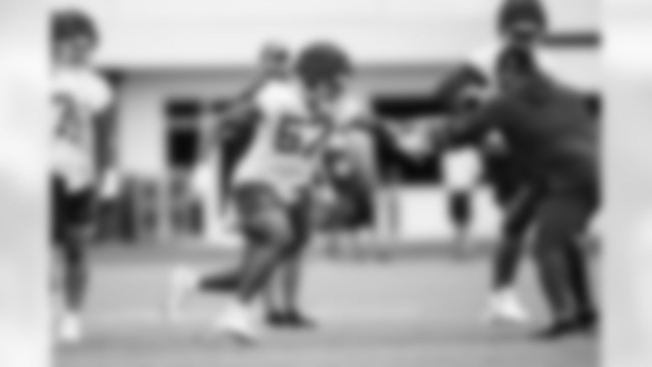 LB Jaylon Carlies #57