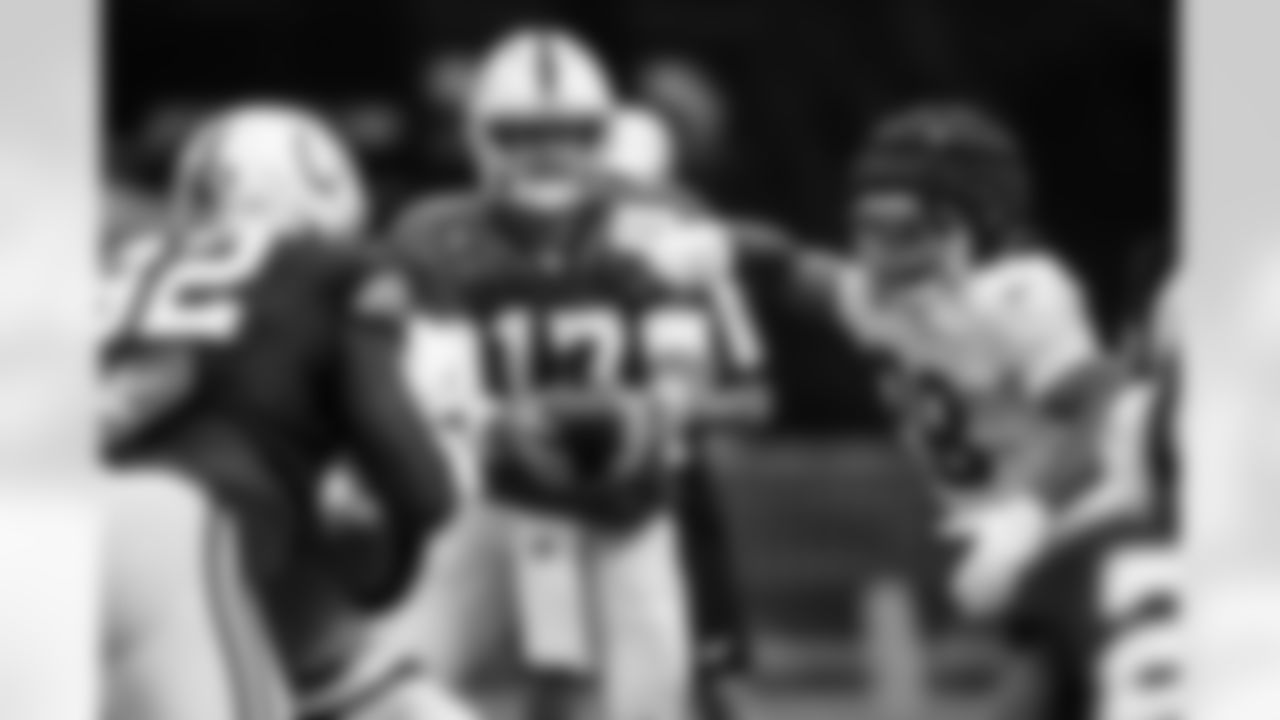 QB Daniel Jones #17 and RB Jonathan Taylor #28