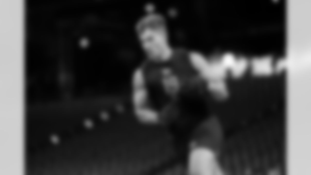 Notre Dame tight end Eli Raridon (19) participates in a drill during the 2026 NFL Scouting Combine on Friday, February 27, 2026 in Indianapolis, Indiana. (Cooper Neill/NFL)