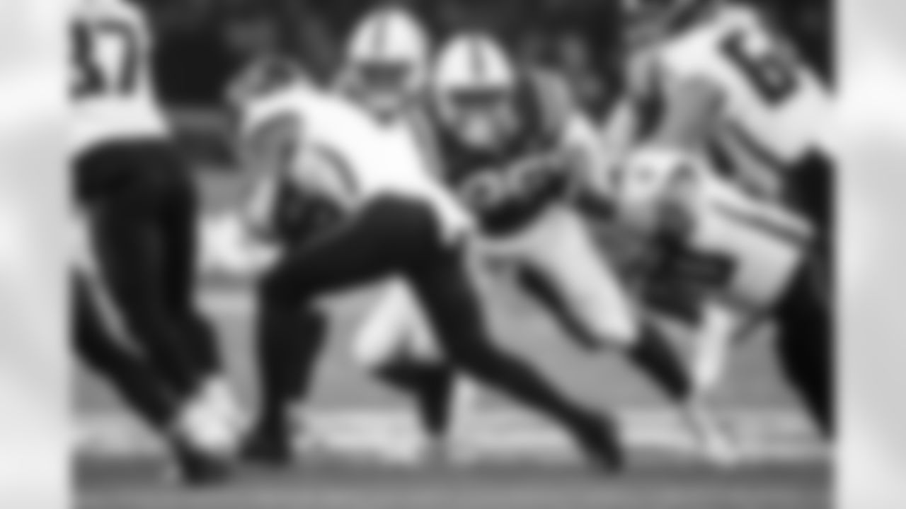 LB Zaire Franklin #44 and DT Adetomiwa Adebawore #95