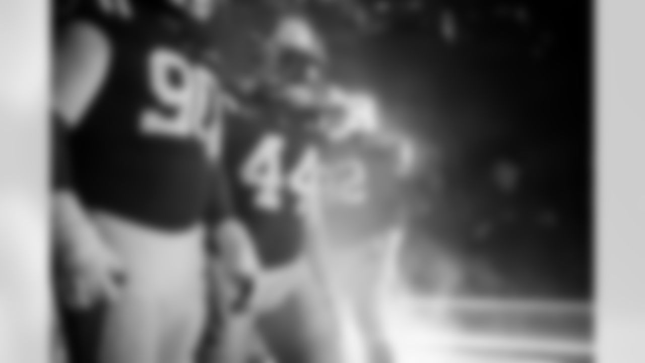 LB Zaire Franklin #44