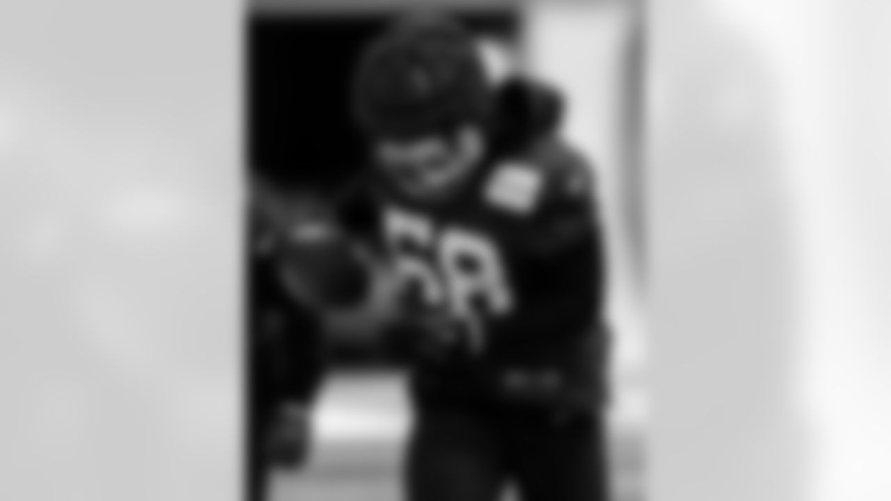 LB Austin Ajiake #58