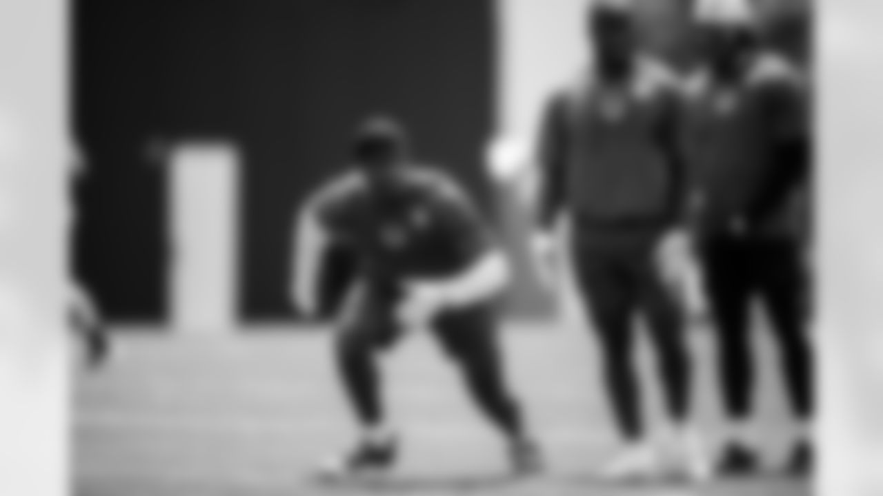 Jonathan Edwards, Ladarius Tennison and CB Kenny Moore II #23