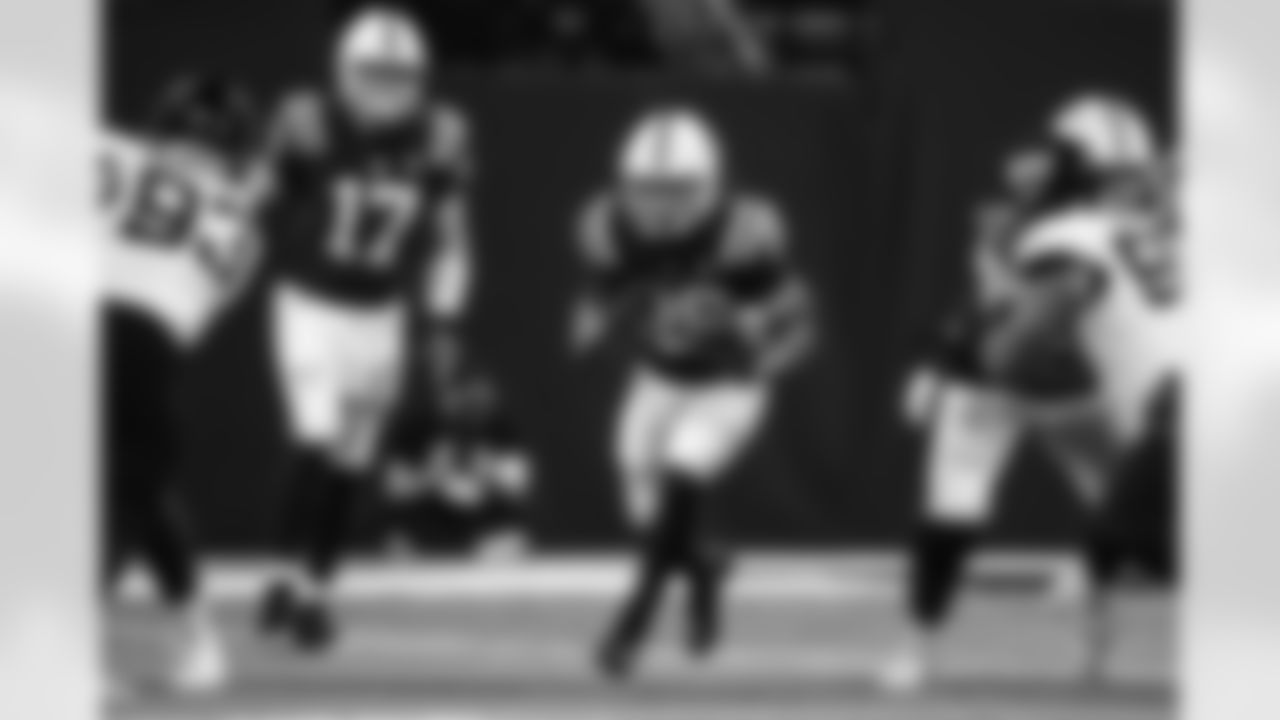 QB Phillip Rivers #17 and RB Jonathan Taylor #28