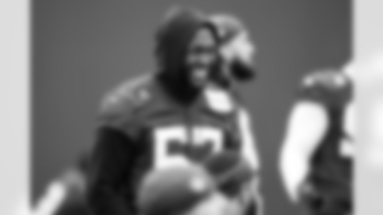 LB Jaylon Carlies #57