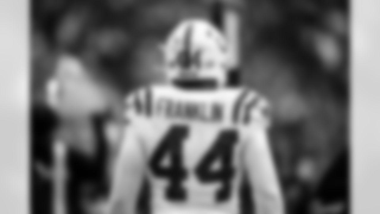 LB Zaire Franklin #44